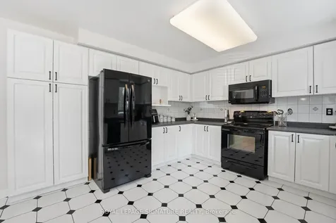 390 Binns Avenue Newmarket ON L3X 1T7
