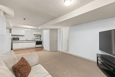 83 John Stiver Crescent Markham ON L3R 9B3