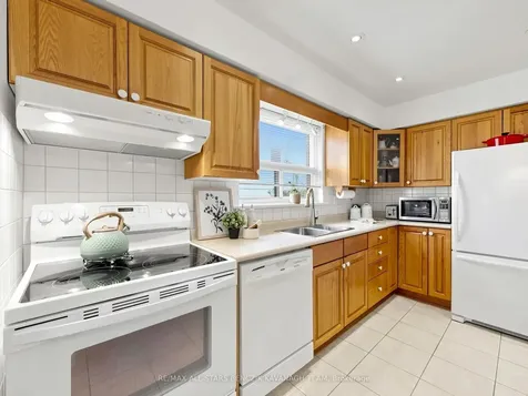 32 Pringle Avenue Markham ON L3P 2P4