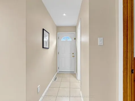 32 Pringle Avenue Markham ON L3P 2P4