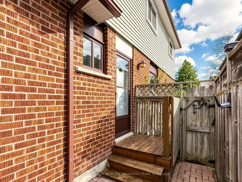 32 Pringle Avenue Markham ON L3P 2P4