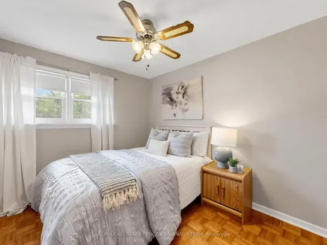 32 Pringle Avenue Markham ON L3P 2P4