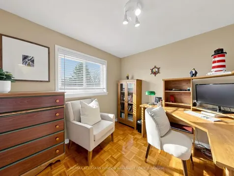 32 Pringle Avenue Markham ON L3P 2P4