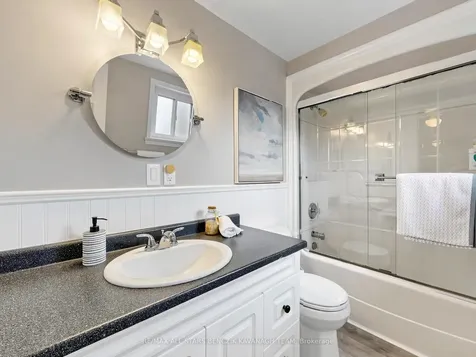 32 Pringle Avenue Markham ON L3P 2P4