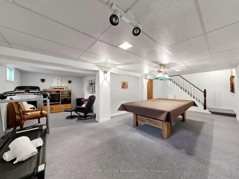 32 Pringle Avenue Markham ON L3P 2P4