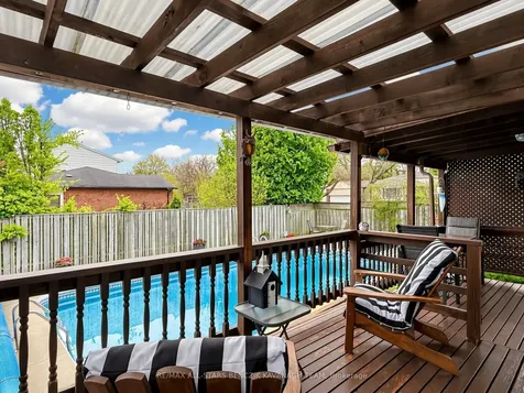 32 Pringle Avenue Markham ON L3P 2P4