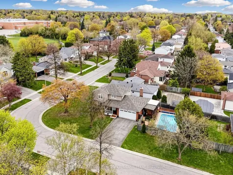 32 Pringle Avenue Markham ON L3P 2P4