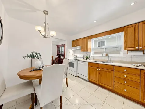 32 Pringle Avenue Markham ON L3P 2P4