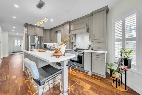 440 Flanagan Court Newmarket ON L3X 2E9