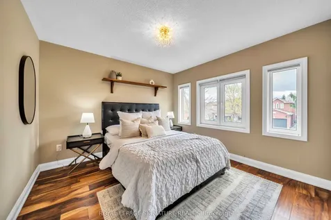 440 Flanagan Court Newmarket ON L3X 2E9