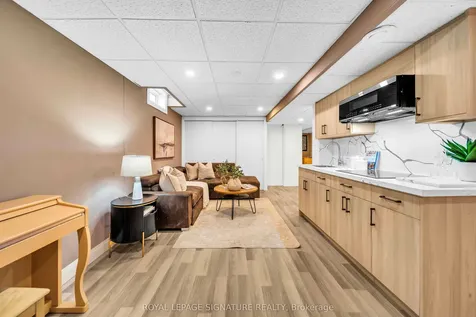 440 Flanagan Court Newmarket ON L3X 2E9