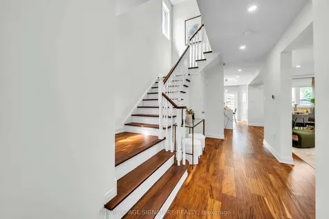 440 Flanagan Court Newmarket ON L3X 2E9