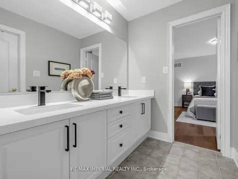 363 Maria Antonia Road Vaughan ON L4H 0X5