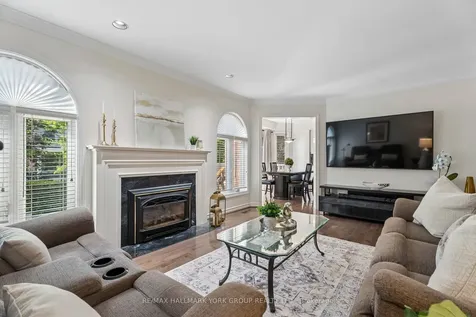 134 Corner Ridge Road Aurora ON L4G 6L4