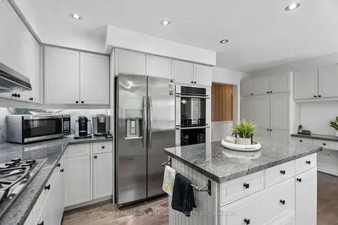 134 Corner Ridge Road Aurora ON L4G 6L4