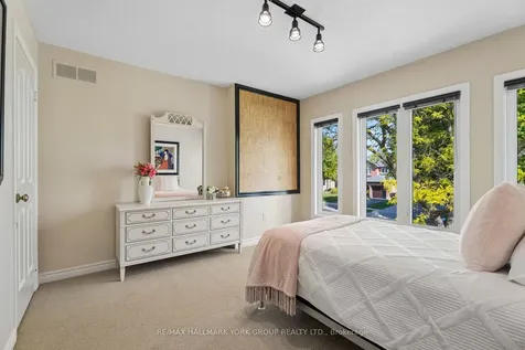 134 Corner Ridge Road Aurora ON L4G 6L4