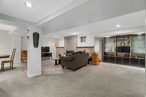 134 Corner Ridge Road Aurora ON L4G 6L4