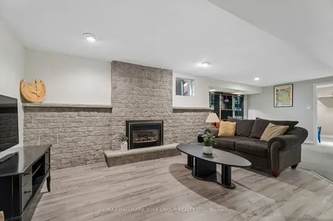 134 Corner Ridge Road Aurora ON L4G 6L4