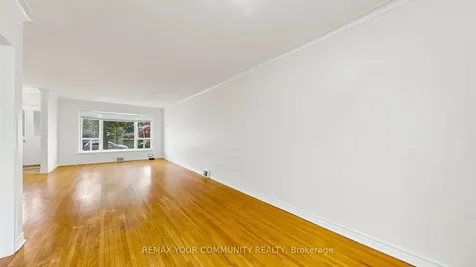 10 Winlaw Place Markham ON L3P 2C6