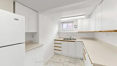 10 Winlaw Place Markham ON L3P 2C6