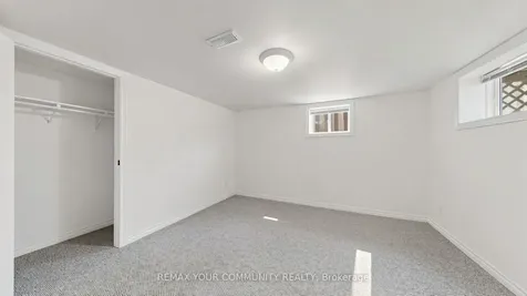 10 Winlaw Place Markham ON L3P 2C6