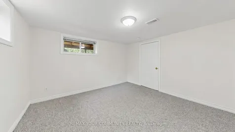 10 Winlaw Place Markham ON L3P 2C6