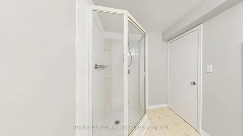 10 Winlaw Place Markham ON L3P 2C6