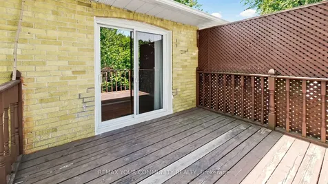 10 Winlaw Place Markham ON L3P 2C6