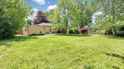 10 Winlaw Place Markham ON L3P 2C6