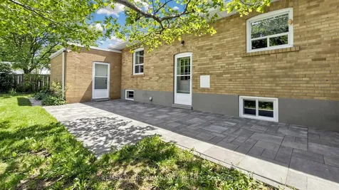 10 Winlaw Place Markham ON L3P 2C6