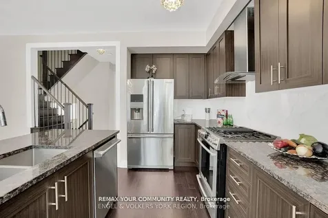 29 Nardini Lane N Richmond Hill ON L4C 1C2