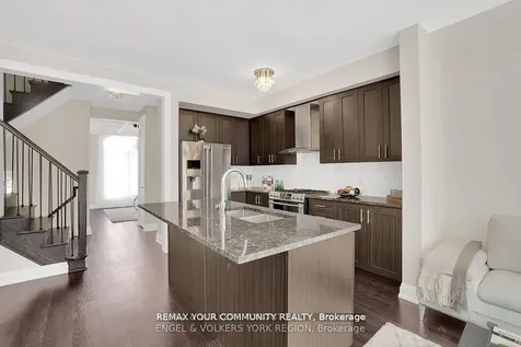 29 Nardini Lane N Richmond Hill ON L4C 1C2