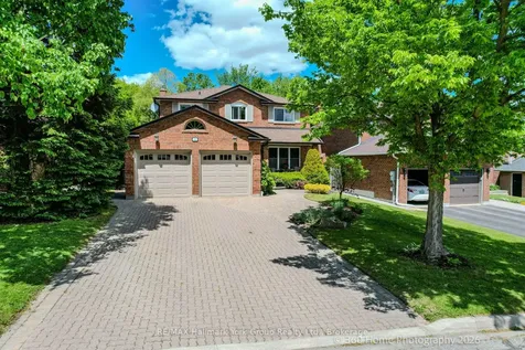 42 Lanewood Drive Aurora ON L4G 4T8