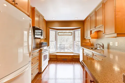 42 Lanewood Drive Aurora ON L4G 4T8