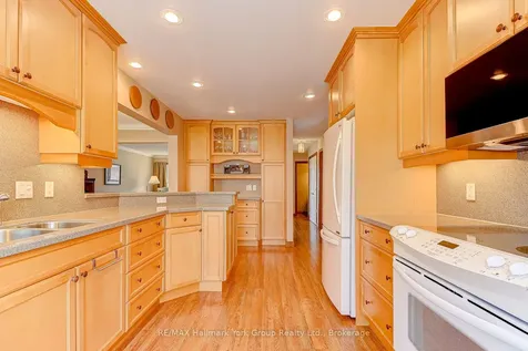 42 Lanewood Drive Aurora ON L4G 4T8