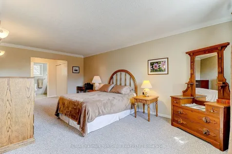 42 Lanewood Drive Aurora ON L4G 4T8