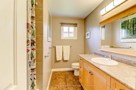 42 Lanewood Drive Aurora ON L4G 4T8