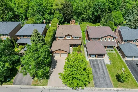 42 Lanewood Drive Aurora ON L4G 4T8