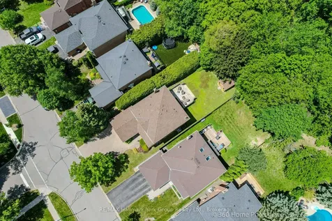 42 Lanewood Drive Aurora ON L4G 4T8