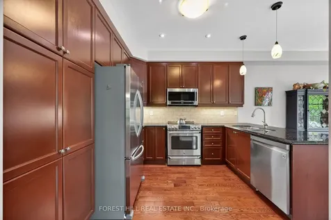 320 William Dunn Crescent Newmarket ON L3X 3L2