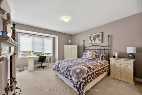 320 William Dunn Crescent Newmarket ON L3X 3L2