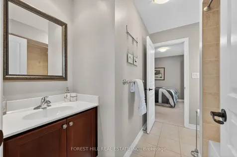 320 William Dunn Crescent Newmarket ON L3X 3L2