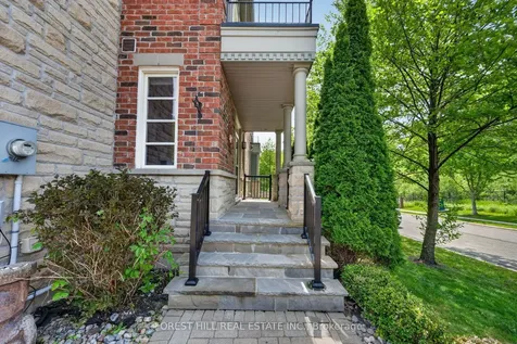 320 William Dunn Crescent Newmarket ON L3X 3L2