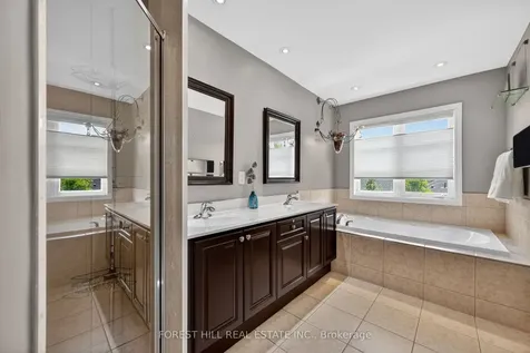 320 William Dunn Crescent Newmarket ON L3X 3L2