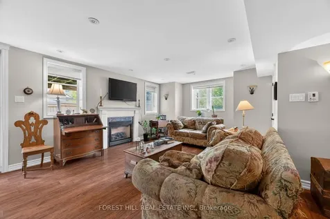 320 William Dunn Crescent Newmarket ON L3X 3L2