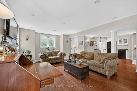 320 William Dunn Crescent Newmarket ON L3X 3L2