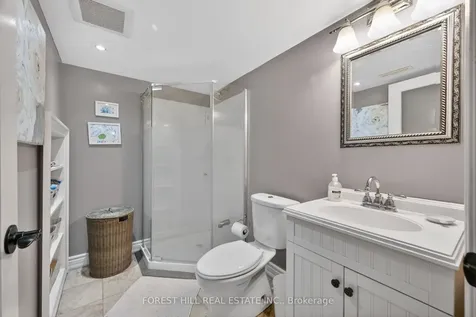 320 William Dunn Crescent Newmarket ON L3X 3L2