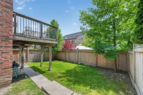 320 William Dunn Crescent Newmarket ON L3X 3L2
