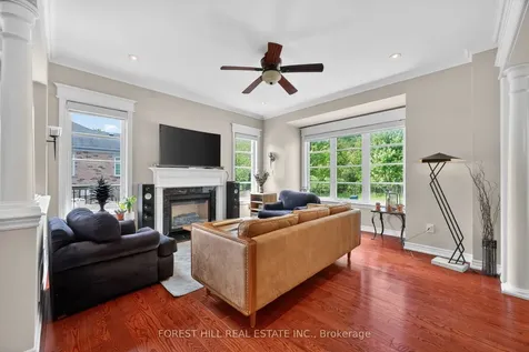 320 William Dunn Crescent Newmarket ON L3X 3L2