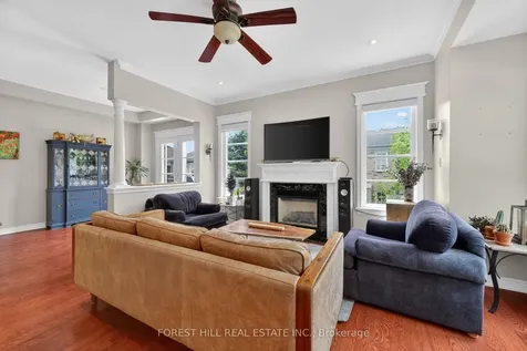 320 William Dunn Crescent Newmarket ON L3X 3L2